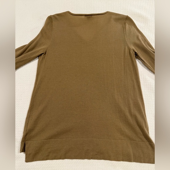 J.Jill Women’s Merino Wool Tan Camel Long Sleeve V-neck Lightweight Sweater M - Picture 6 of 7